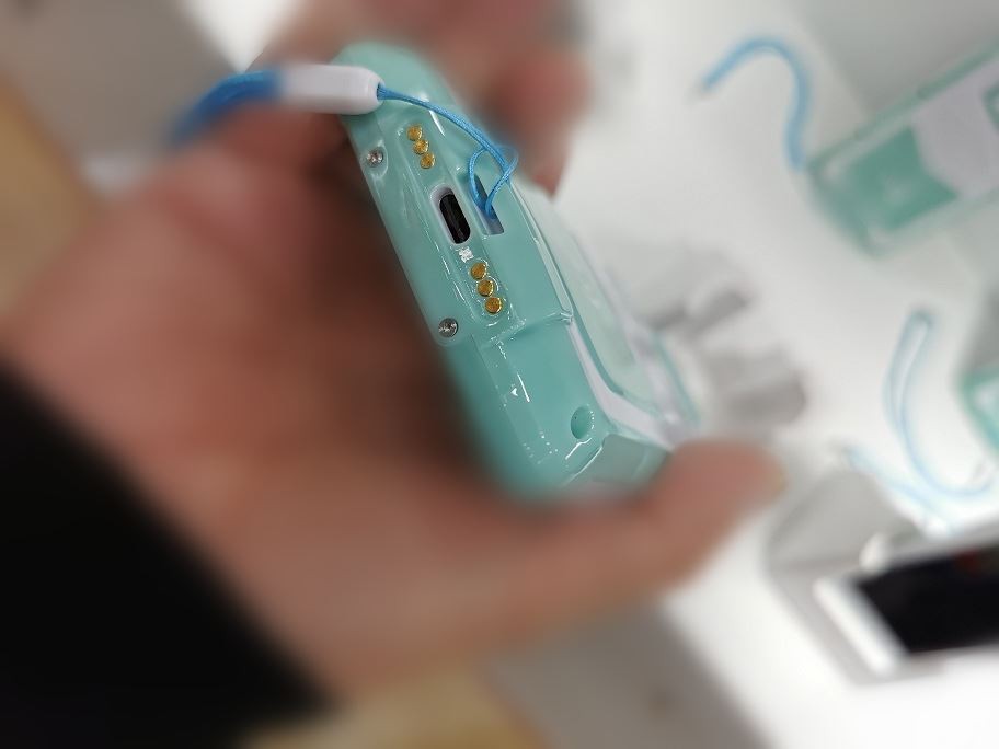 Spring-loaded contact Pogo pins for PDA