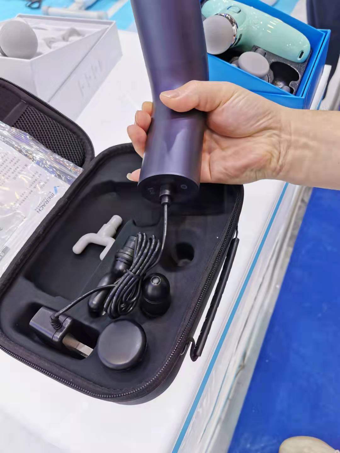 Comment fonctionne la broche de charge pogo conçue pour l'appareil de maquill...